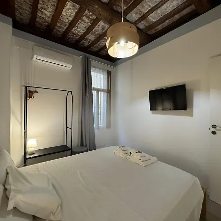 Cozy Corner In Magical Trastevere